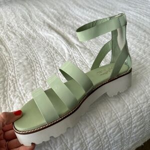 Seychelles Nightlife Sandal in cucumber  NWT size 8